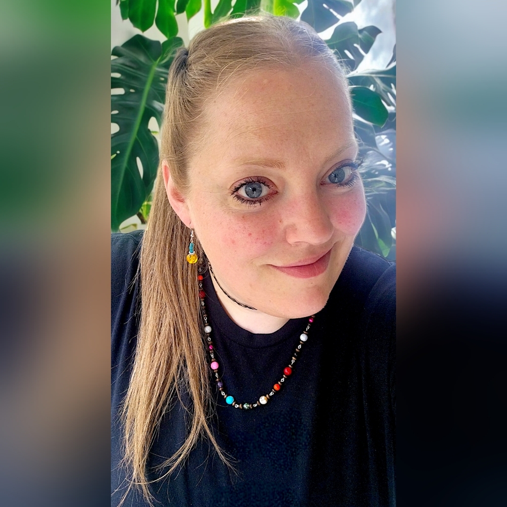 Meet your Posher, Cassandra